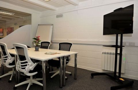 meeting-e1724073198888 meeting-e1724073198888